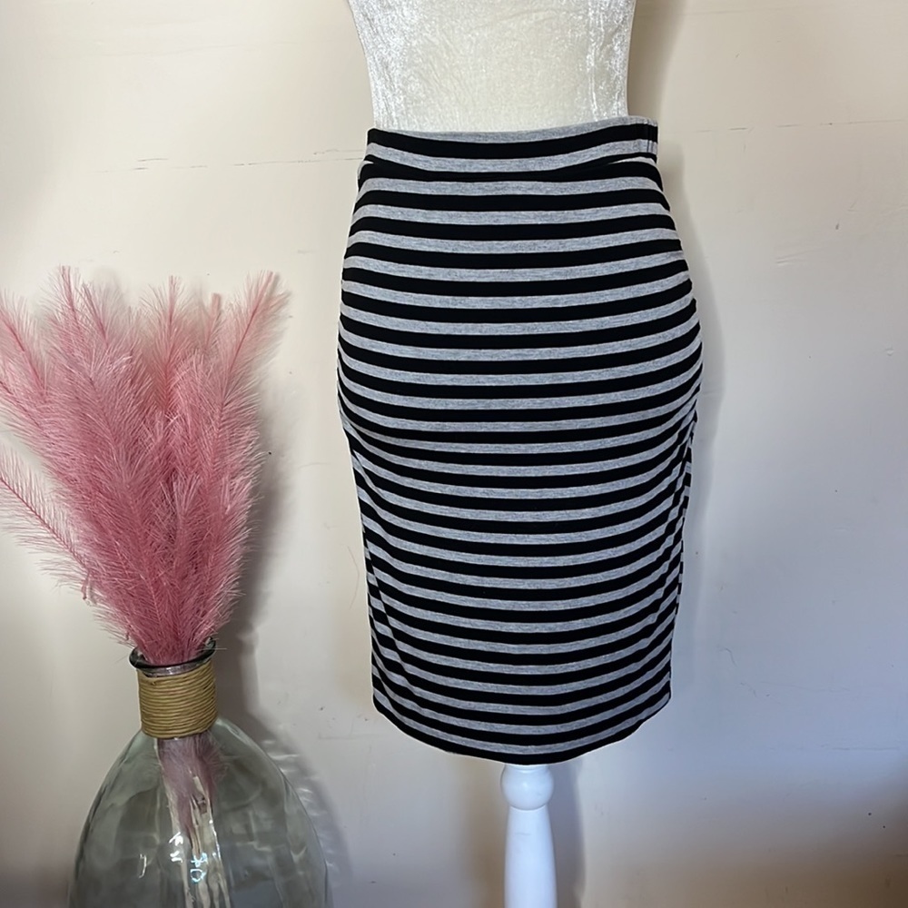Banana republic • striped stretch pencil skirt with ruching
